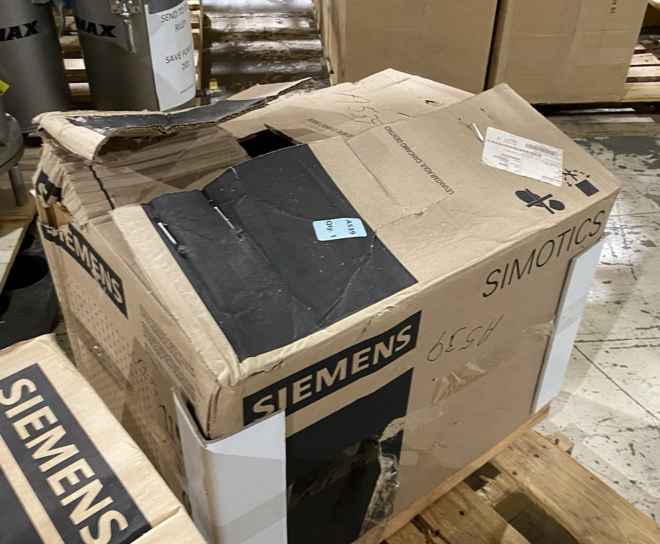 1LE21212AB214AA3 | Siemens 1LE2121-2AB21-4AA3 NEMA Premium® AC Motor 10HP Type GP100A 3-Phase - New – Open box - Maverick Industrial Sales