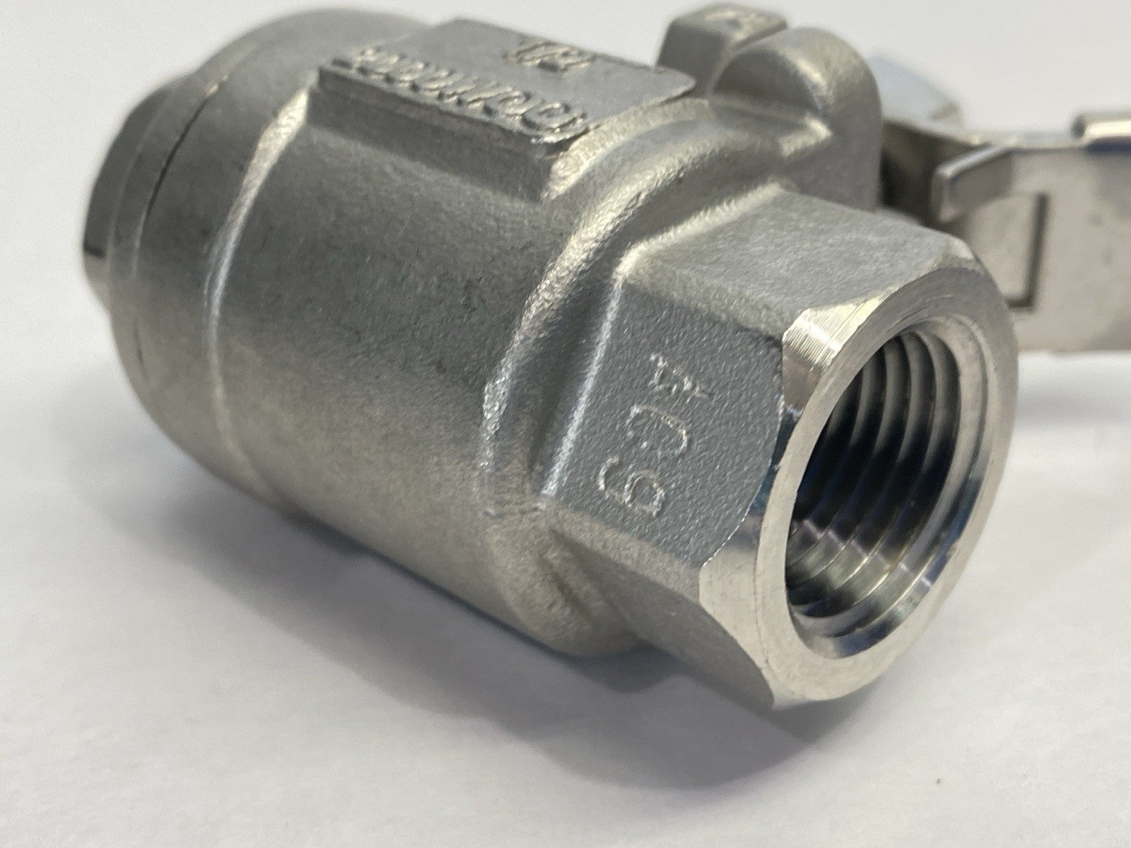 949173 | Midland Industries 2-Piece Ball Valve 1/2" FPT x FPT 2000psi - New – Open box - Maverick Industrial Sales