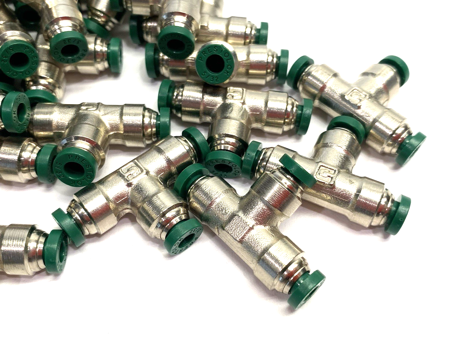 164PLP-5/32 | Parker Prestolok Push-to-Connect Union Tee Fitting LOT OF 50 - New – Open box - Maverick Industrial Sales