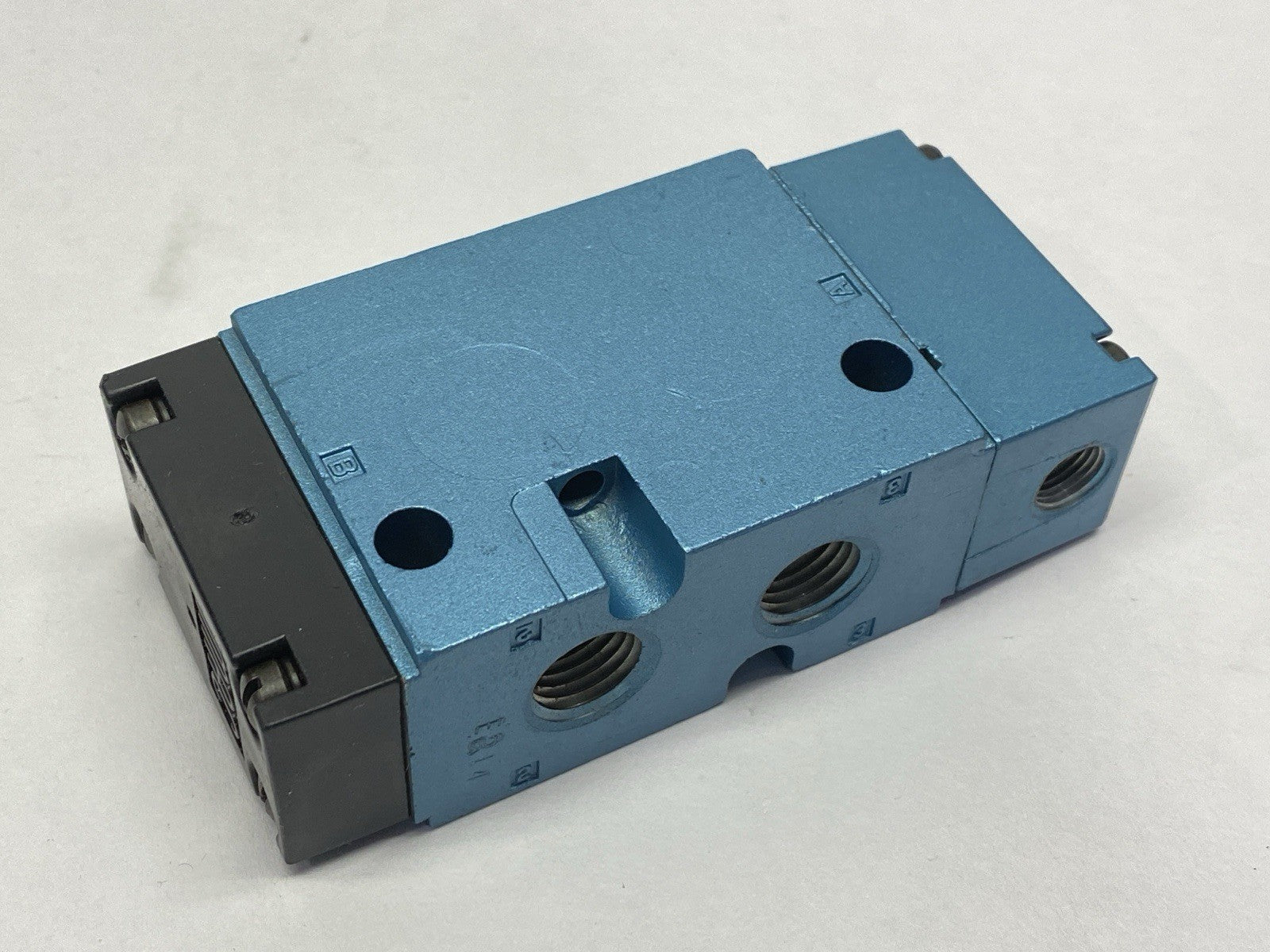Mac Valves 180001-112-0011 4-Way Pneumatic Solenoid Valve - Maverick Industrial Sales
