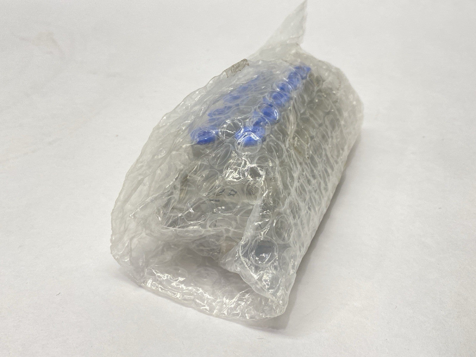 KDM10-06 | SMC Multiconnector Pneumatic Manifold 6mm 10-Port - New - Maverick Industrial Sales