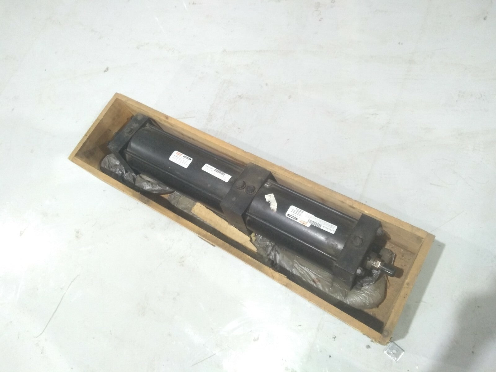 Schrader Bellows 0041335R Dual Hydraulic Cylinder - Maverick Industrial Sales