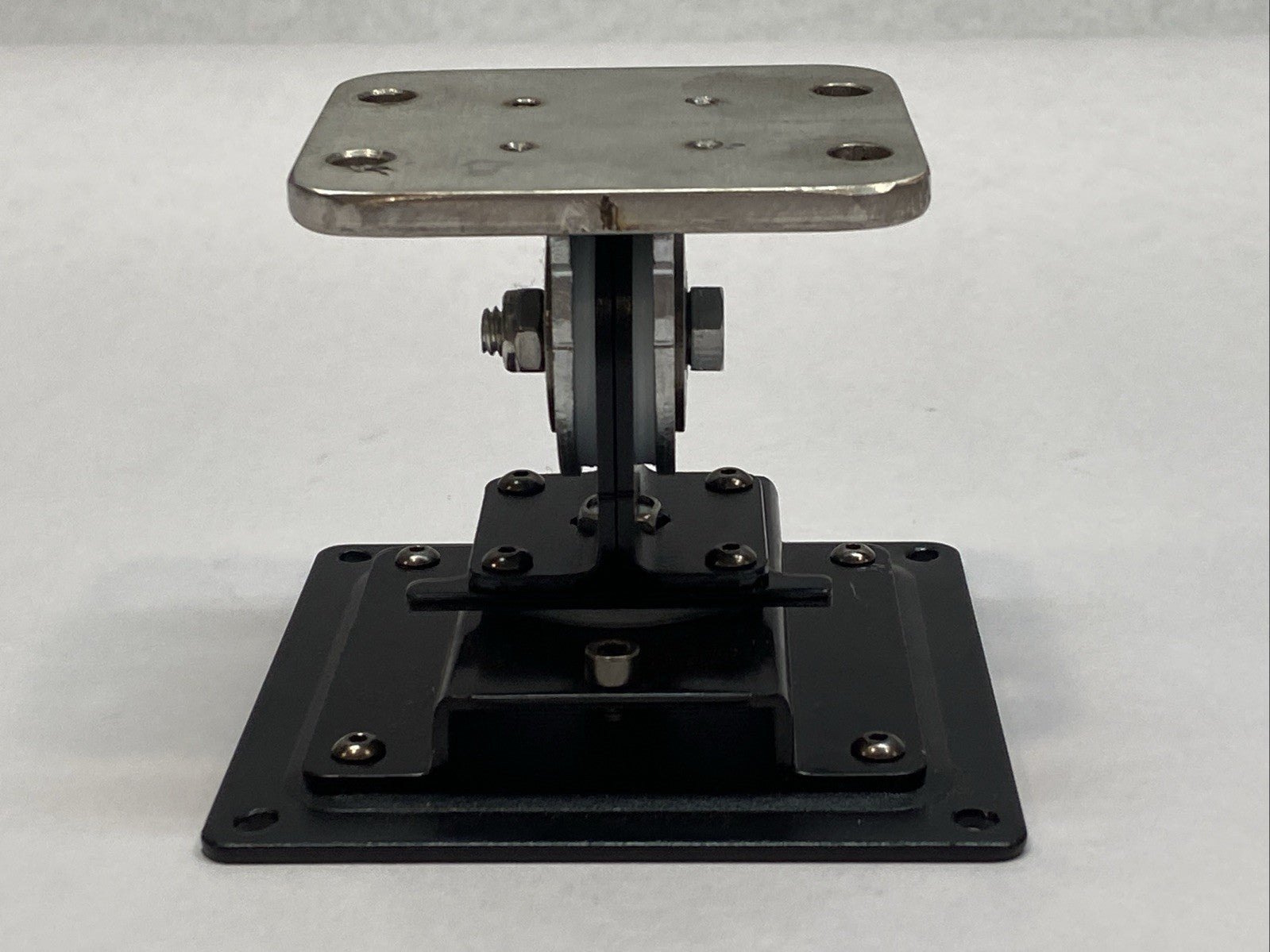 47-092-800 | Ergotron 100 Series Single Pivot NO COLOR CAPS - Used - Maverick Industrial Sales