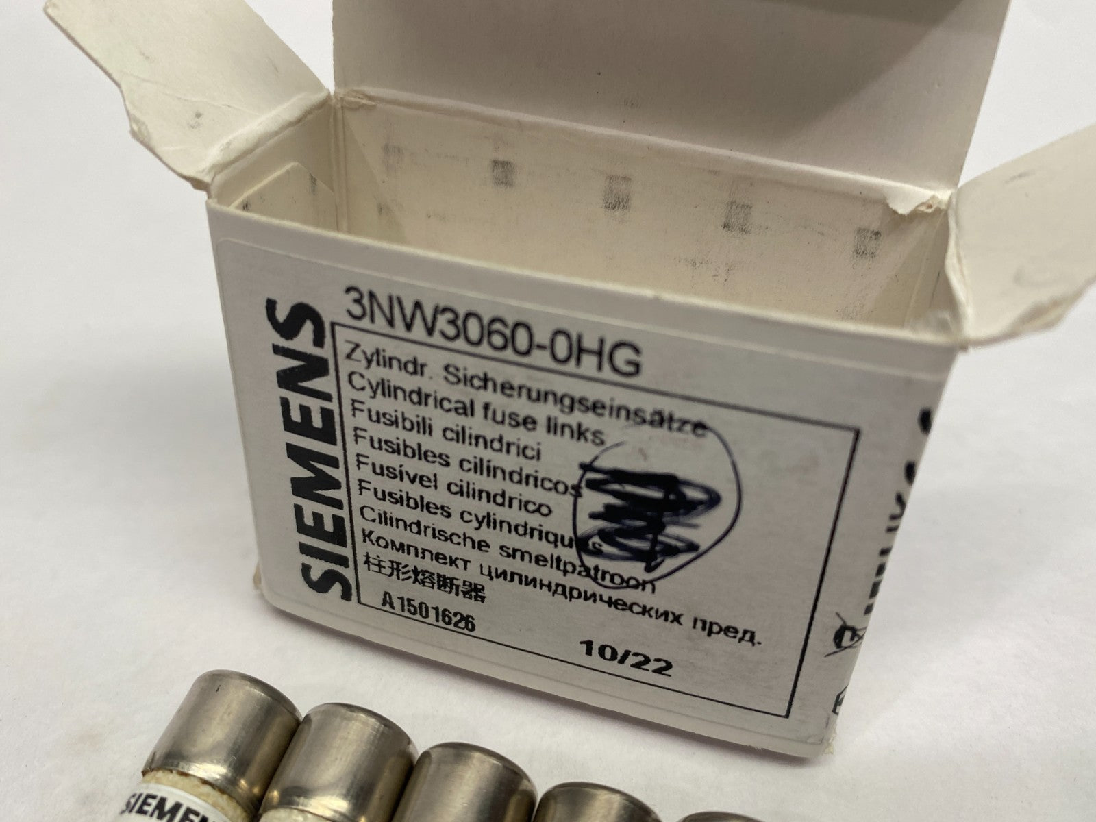 3NW3060-0HG | Siemens SENTRON Cylindrical Fuse, Slow-Blow, 6A, BOX OF 10- New – Open box - Maverick Industrial Sales