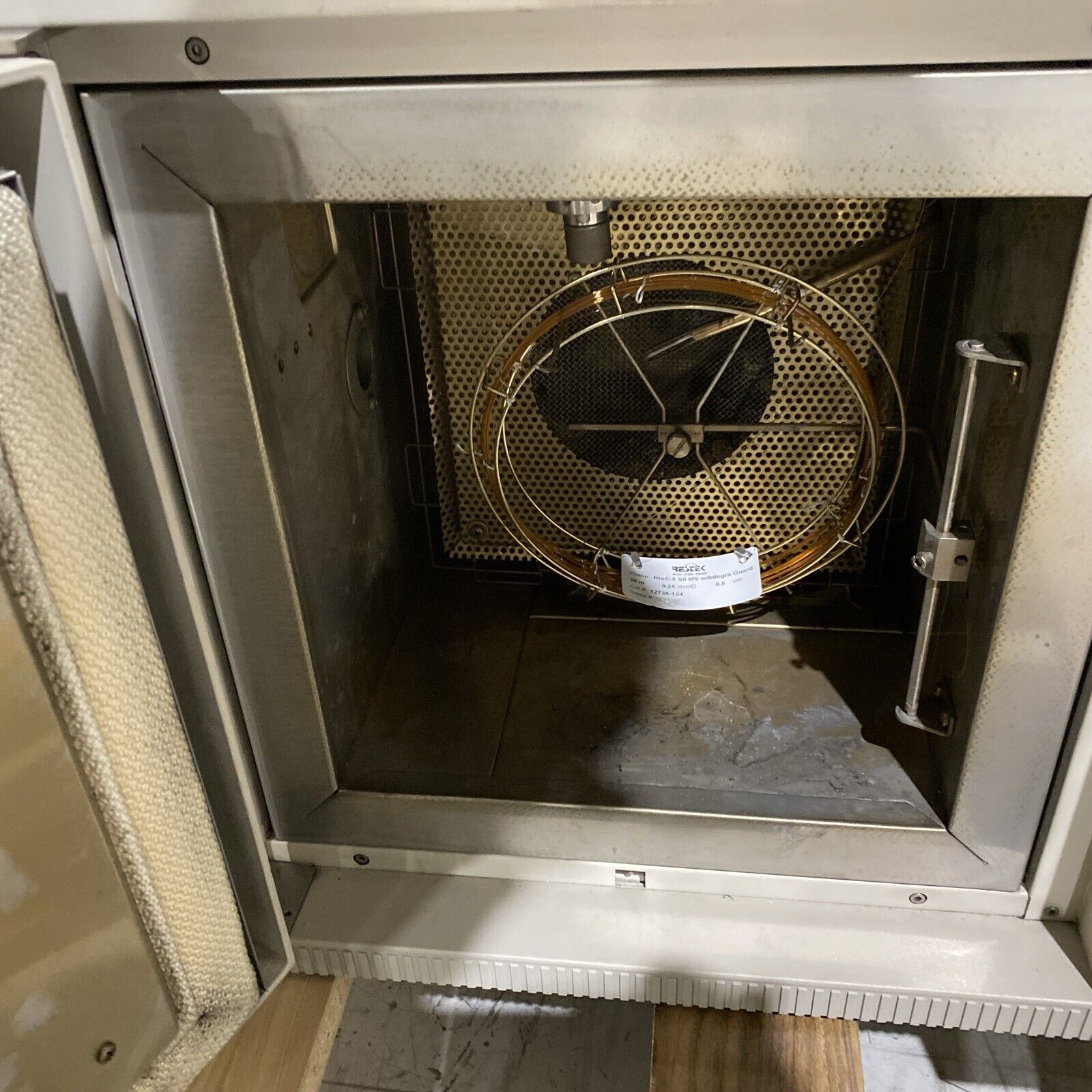 Fisons Gas Chromatograph Model GC8000 series 8035 with MD800 FOR PARTS - Maverick Industrial Sales