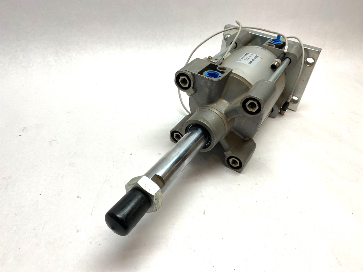 C96DF125-100W-F5PWSDP | SMC Rod End Double Acting Cylinder 125mm Bore 100mm Stroke - Used - Maverick Industrial Sales