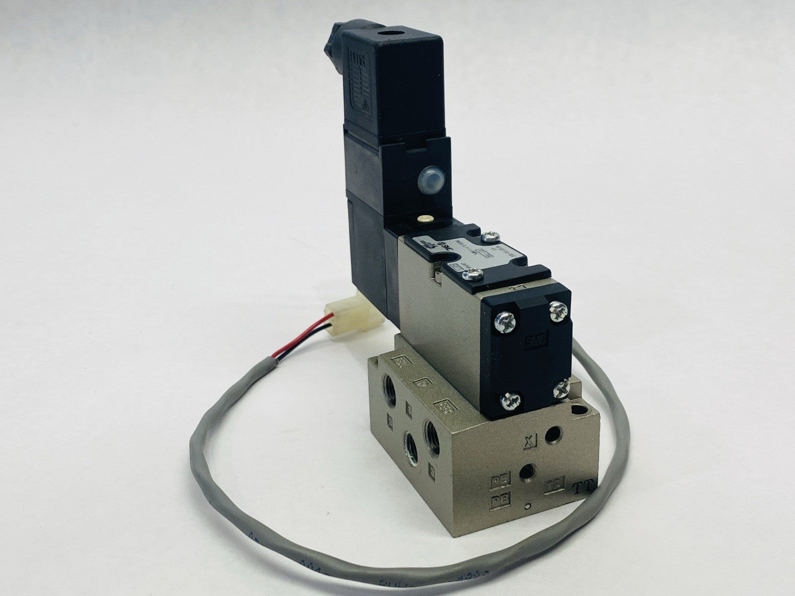 SMC VFS2110-5DZ-01 Pneumatic Solenoid Valve 5-Port 24VDC - Maverick Industrial Sales