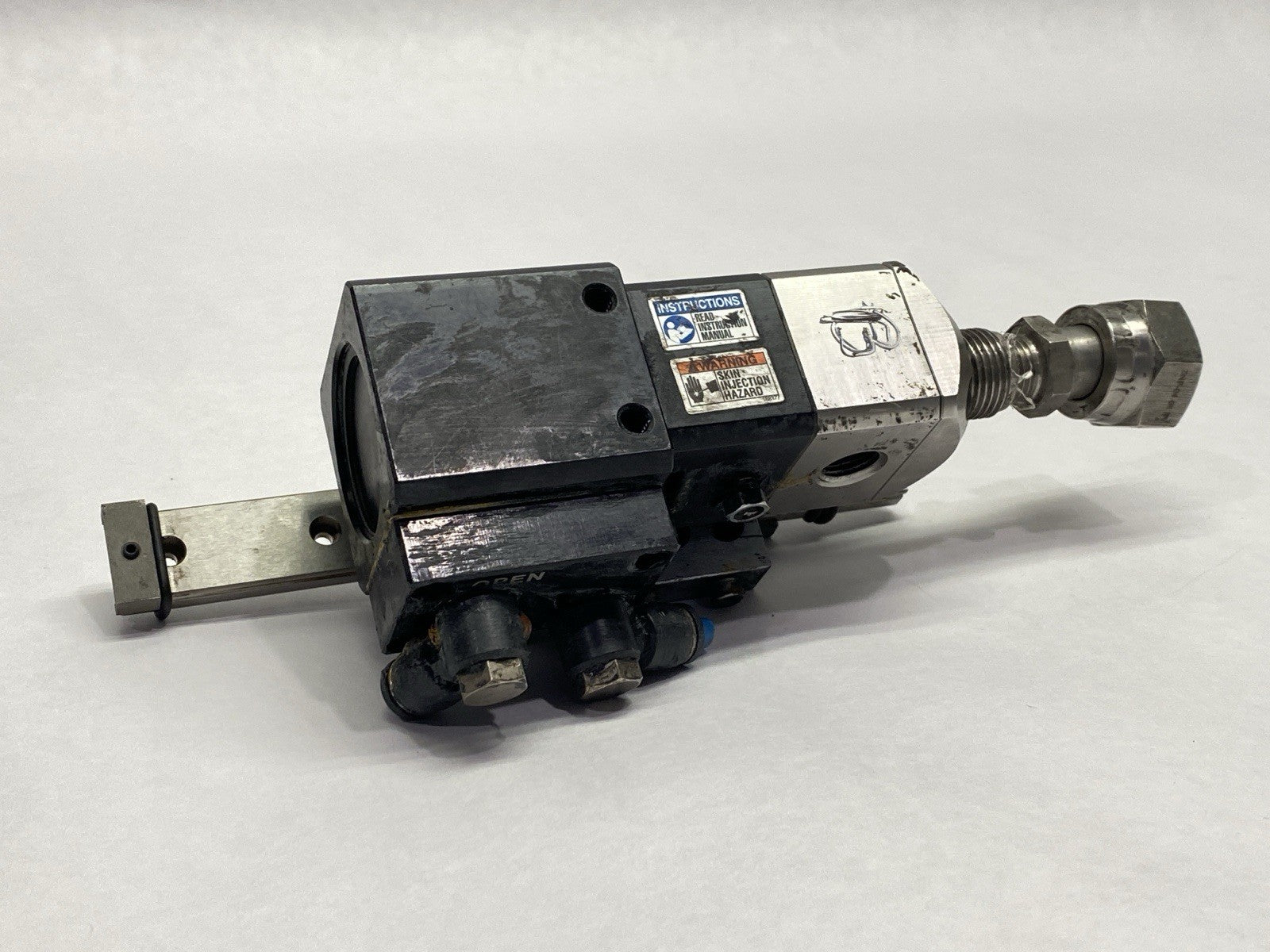 Graco 243666 Single Component 1K Ultra-Lite Pneumatic Dispense Valve Assembly - Maverick Industrial Sales