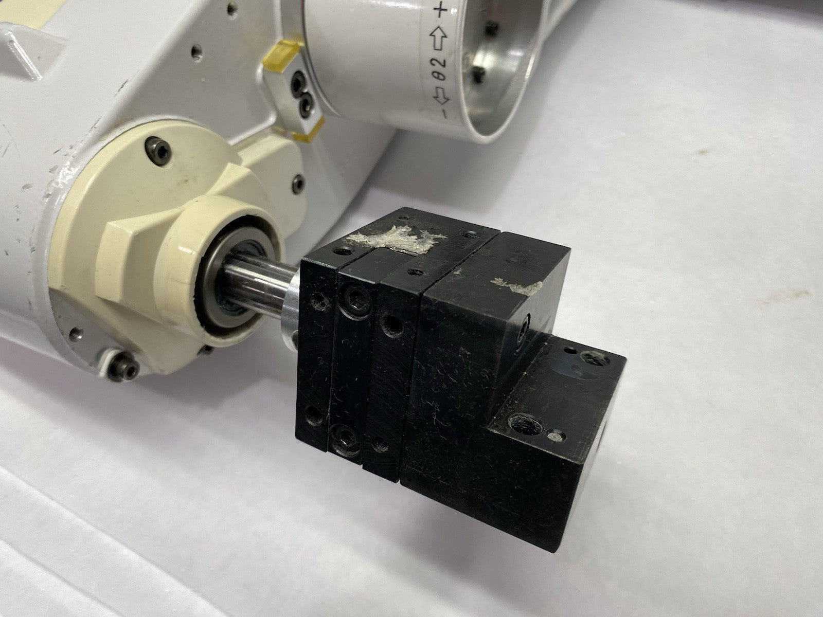 E2C351S-UL | Seiko Epson Robot Arm Manipulator 4-Axis 150W, 14kg Load - Used - Maverick Industrial Sales