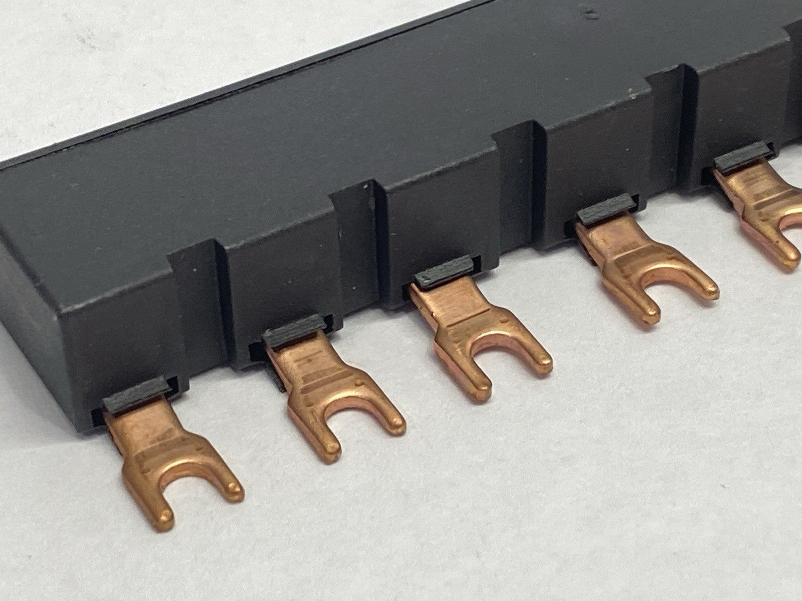 Siemens 3RV1915-1CB Busbar 3-Phase 600VAC 65A - Maverick Industrial Sales