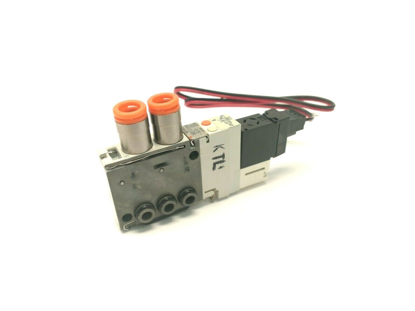 SMC VQ1170N-5LO-C0 Solenoid Valvve 24 VDC 1/4 NPT - Maverick Industrial Sales