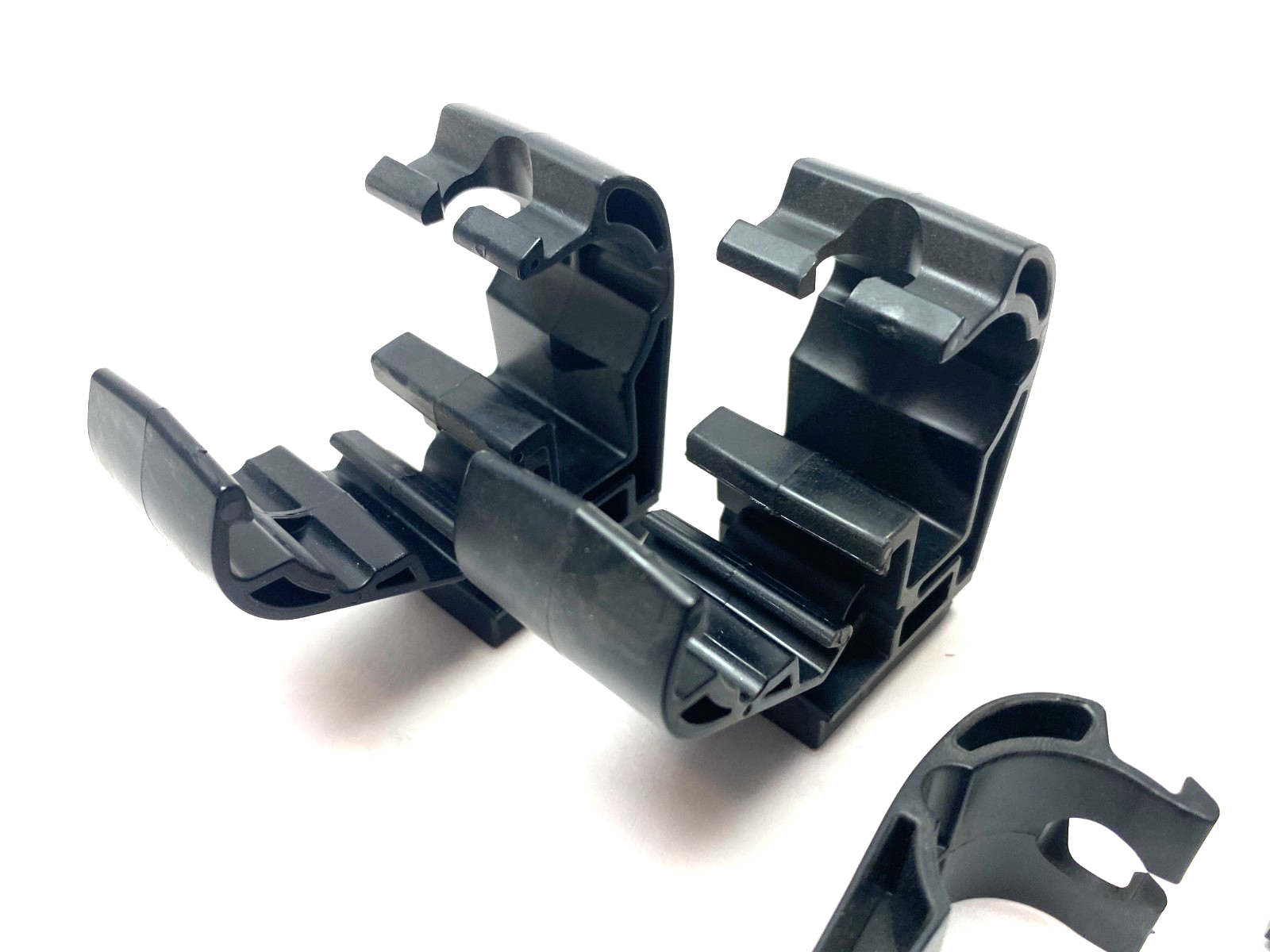 Parker 6697 25 01 Transair Pipe Hanger 1", 25mm Pipe OD LOT OF 4 - Maverick Industrial Sales