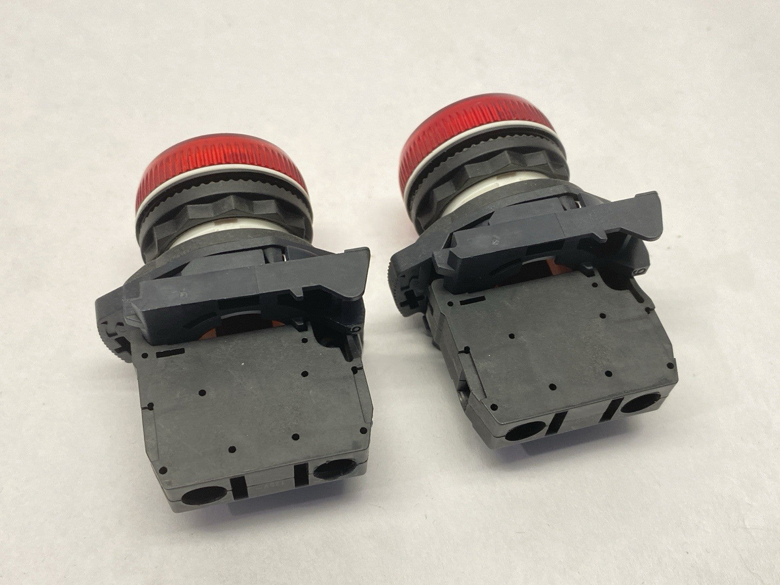 800FP-P4PN5R | Allen Bradley Pilot Indicator Light Red 25mA 120V LOT OF 2 - Used - Maverick Industrial Sales