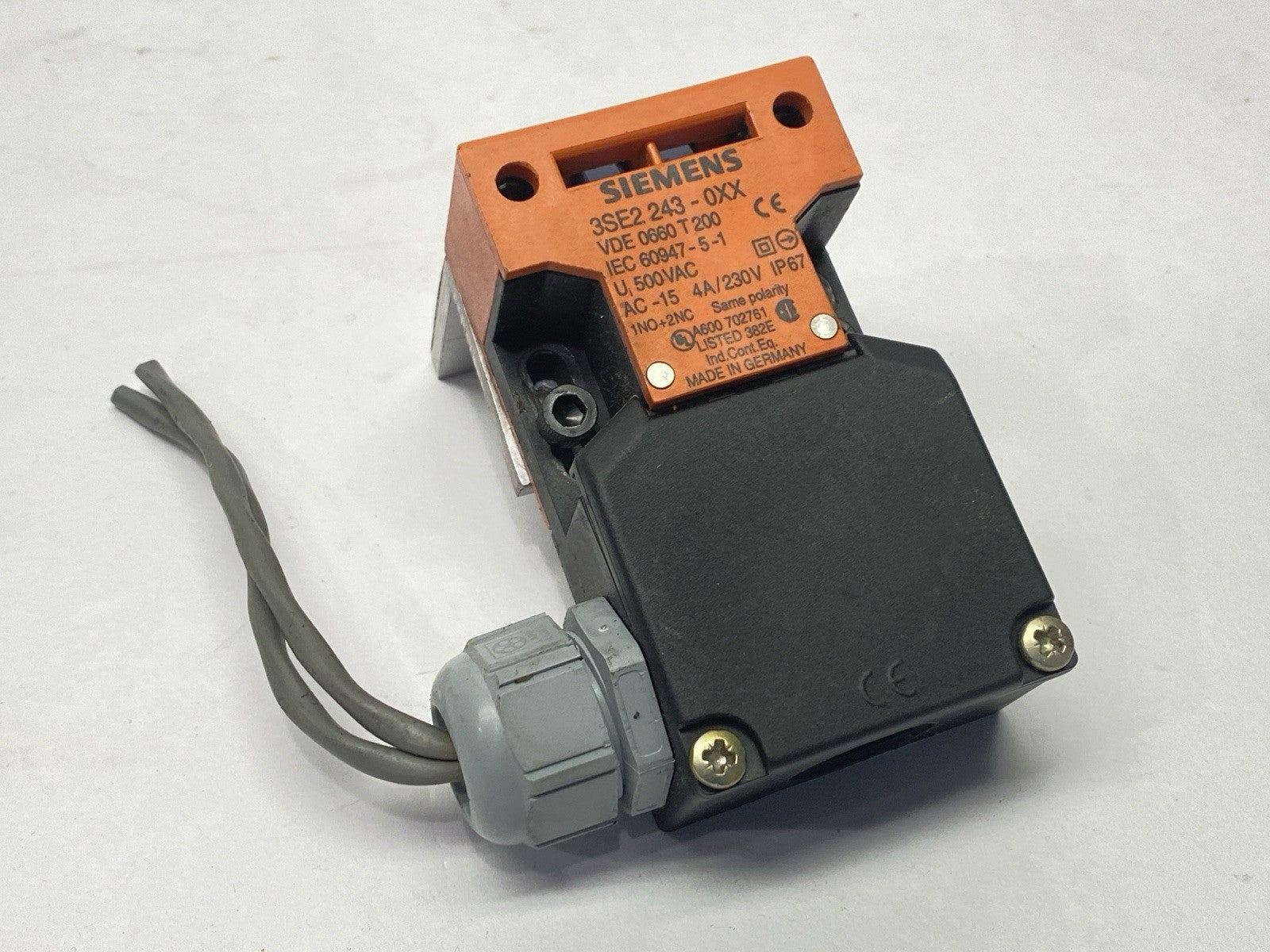 Siemens 3SE2243-0XX Safety Interlock Switch 4A 230V VDE0660T200 - Maverick Industrial Sales
