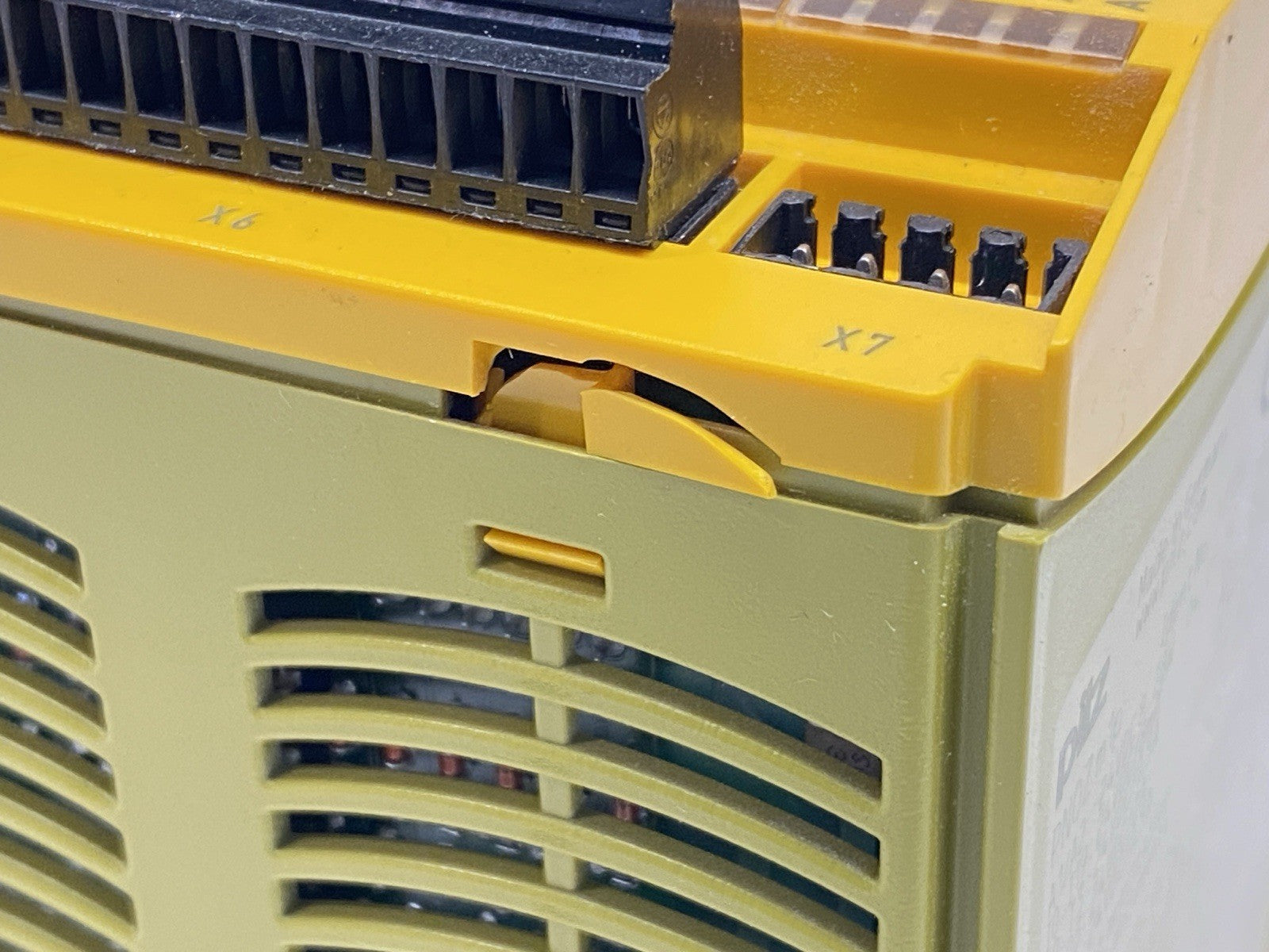 PNOZ m1p | Pilz CPU Base Unit 773100 DAMAGED CASE - For parts or not working - Maverick Industrial Sales