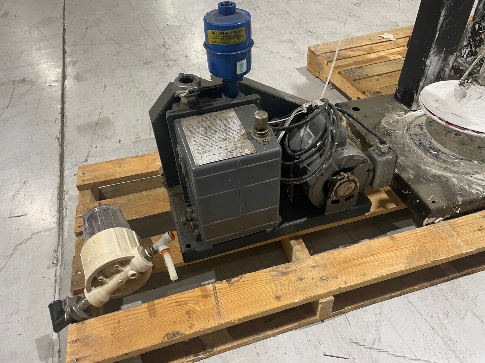 Liquid Control Tanks ARO 651605 Pump, Welch Duo-Seal Vacuum, Silicone Dispensing - Used - Maverick Industrial Sales