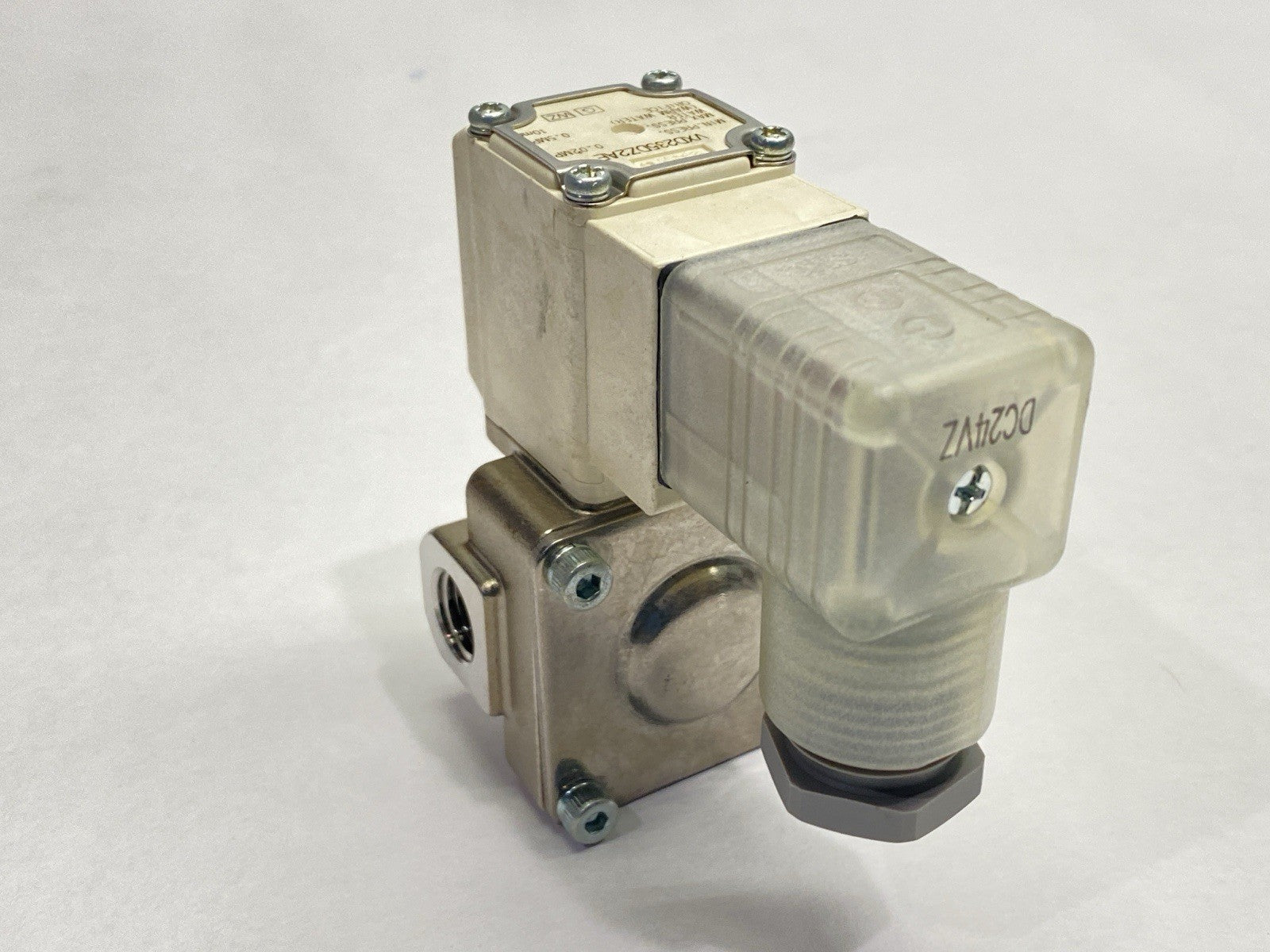 VXD235DZ2AE | SMC Pneumatic 2-Way Media Valve 1/4" NPT - New – Open box - Maverick Industrial Sales