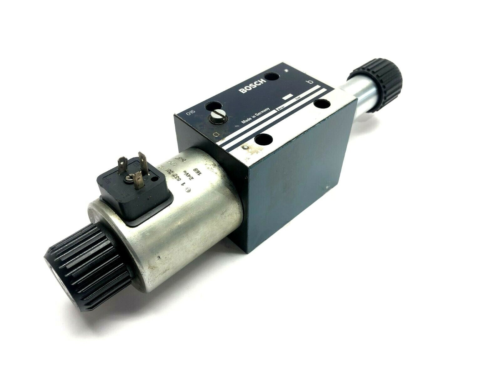 Bosch 0 810 001 775 Hydraulic Valve 315 Bar - Maverick Industrial Sales