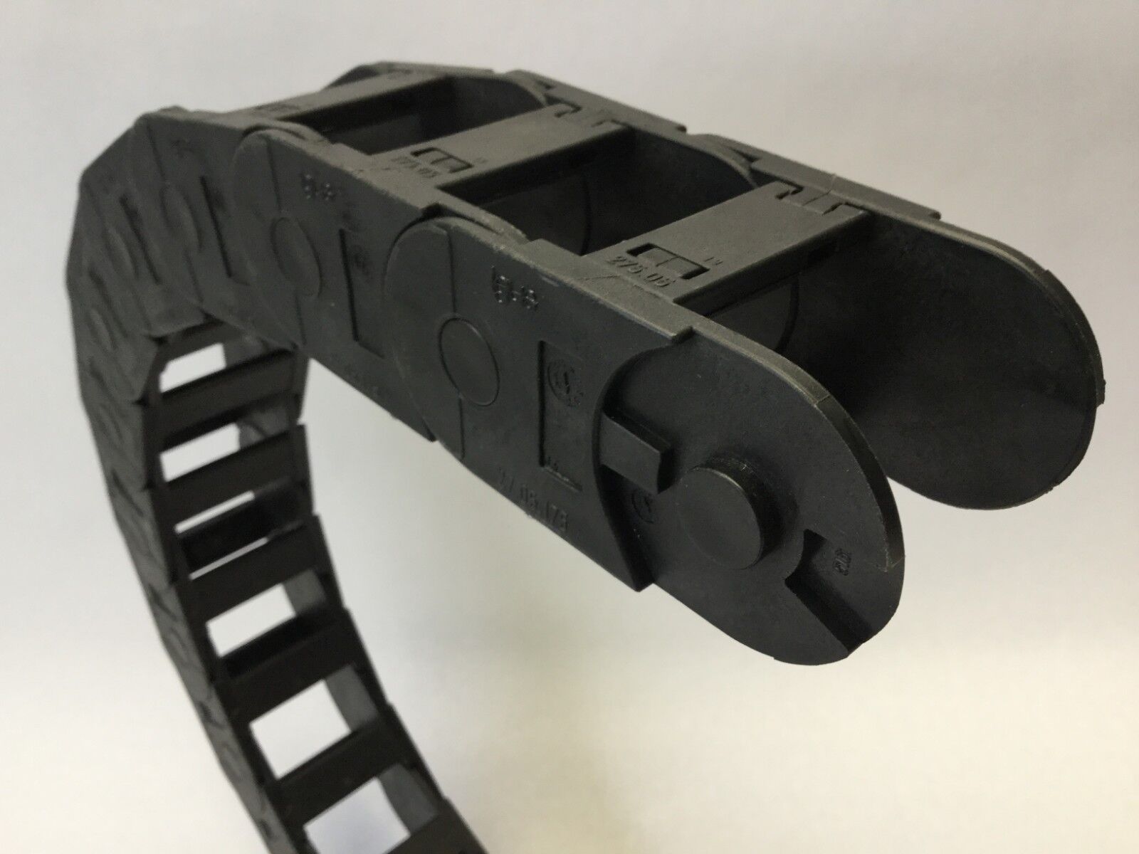 igus 27.05.175.0 Series 27 E-Chain 50mm Inner Width 18 Links 41.5" Length - Maverick Industrial Sales