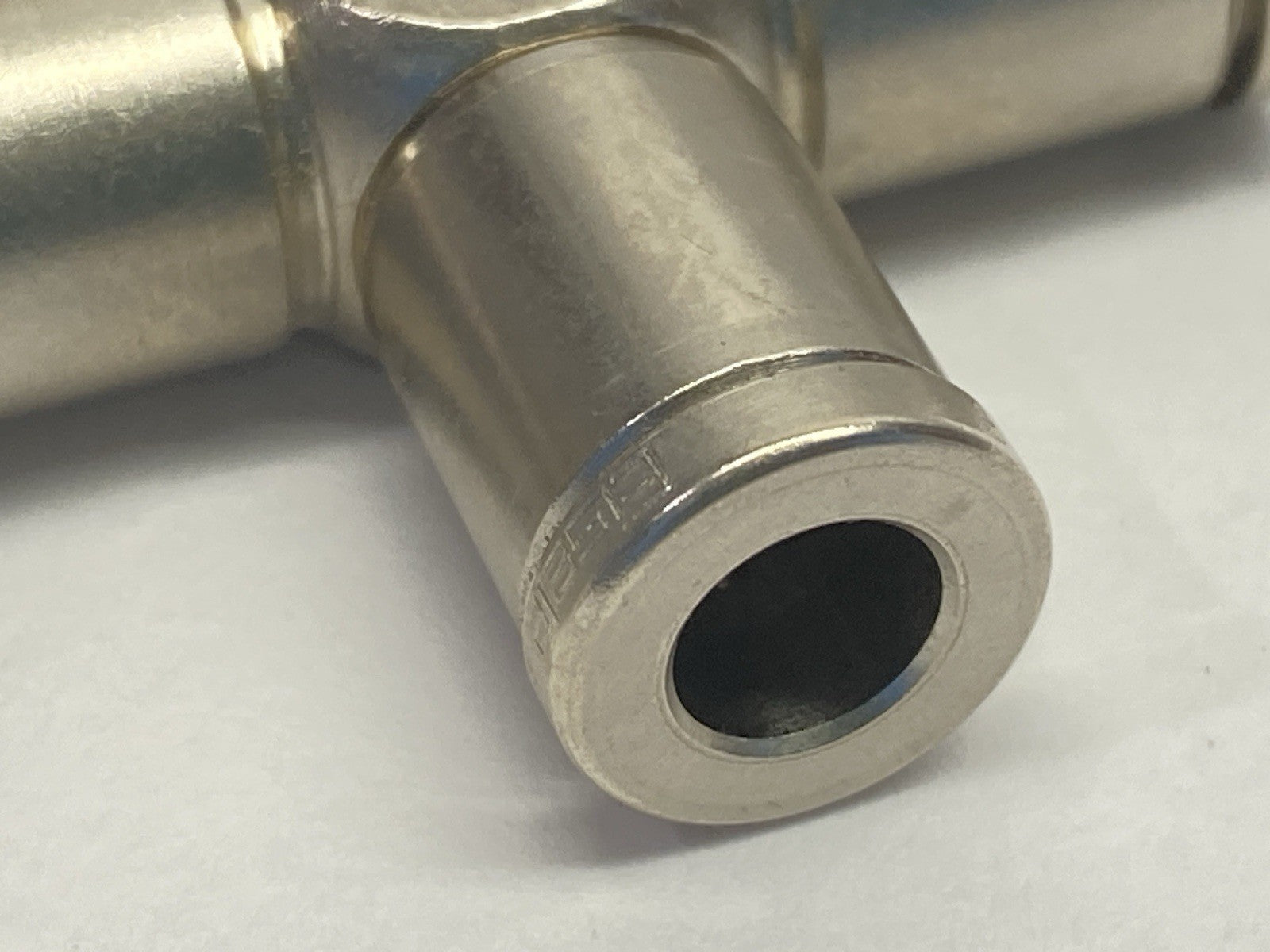 978-0400 | Eisele Push To Connect Union Tee Fitting 6mm OD SS304 - New Other - Maverick Industrial Sales