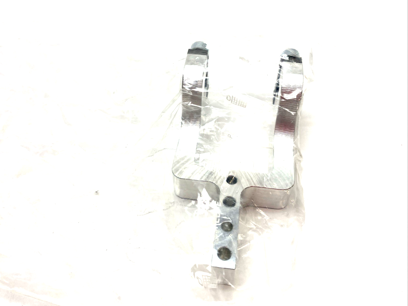 8JG-403-1-01 | Destaco Aluminum Power Clamp Arm, for 82L20-4 Series - New – Open box - Maverick Industrial Sales