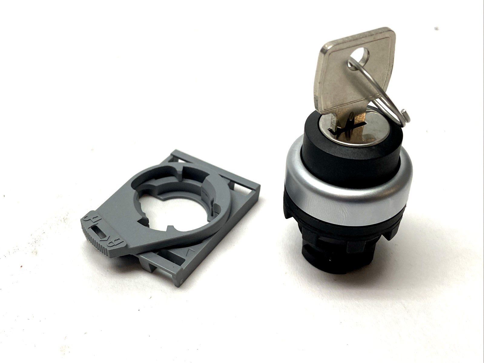 Pizzato E2 AC-DXBX1606 Keyed Selector Switch - Maverick Industrial Sales