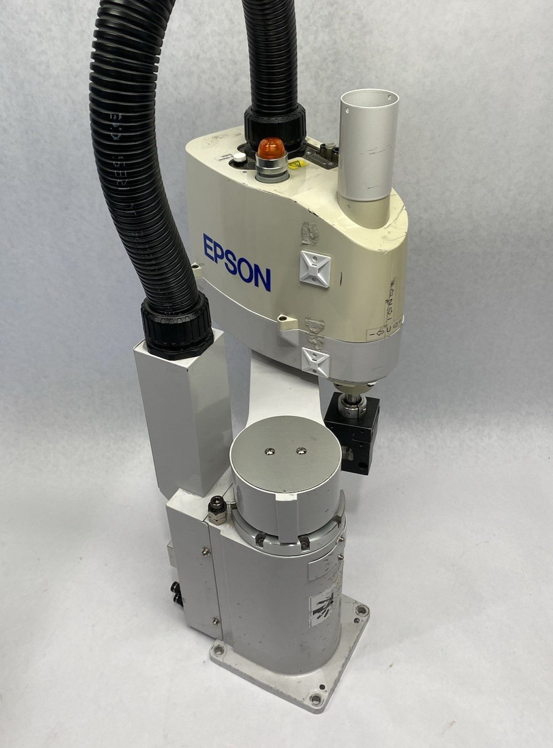 E2C351S-UL | Seiko Epson Robot Arm Manipulator 4-Axis 150W, 14kg Load - Used - Maverick Industrial Sales