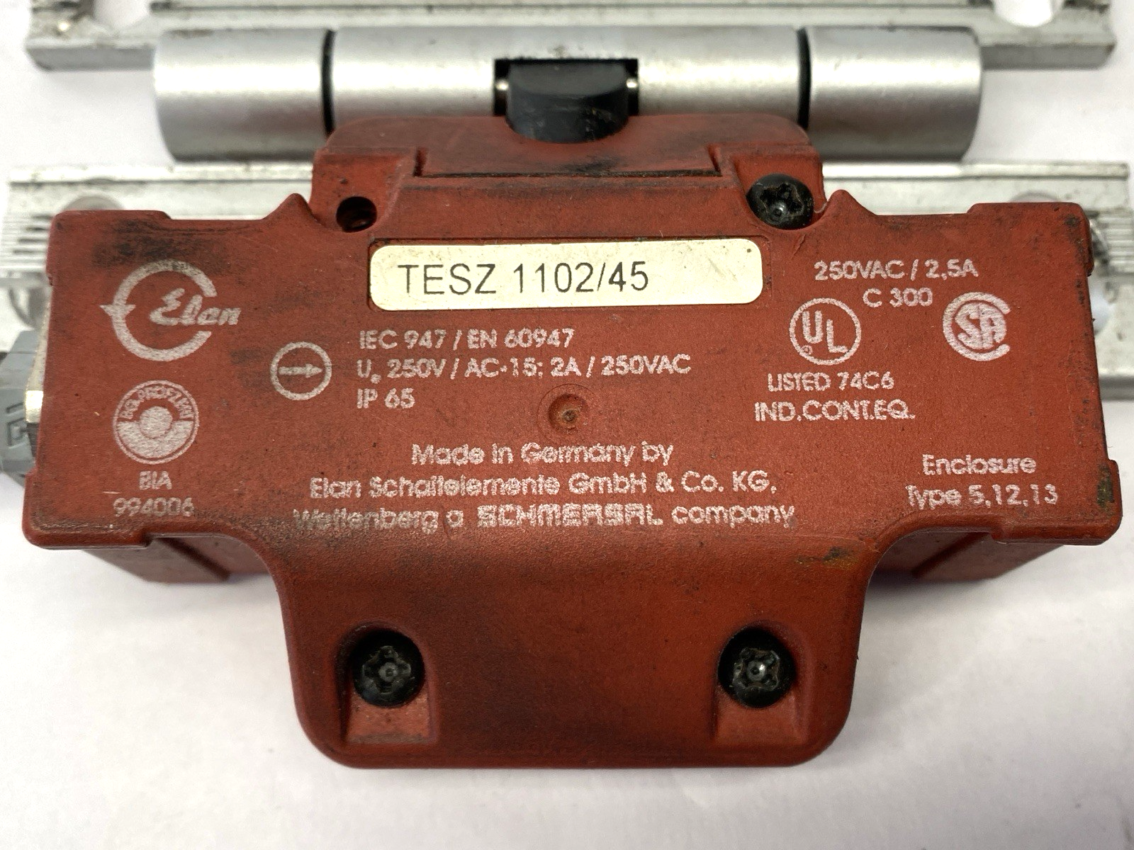 TESZ 1102/45 | Schmersal Hinge Safety Switch 250V - For parts or not working - Maverick Industrial Sales