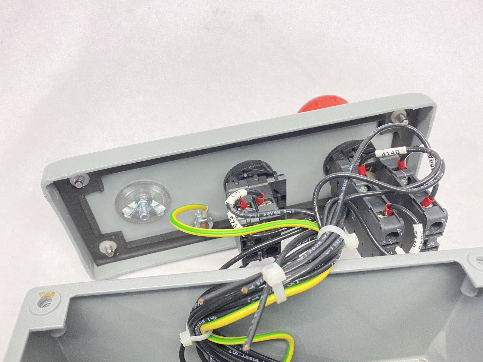 E3PBGXM | Hoffman Enclosure w/ Allen Bradley 800FP-LF3 800FP-MT44 - Used - Maverick Industrial Sales