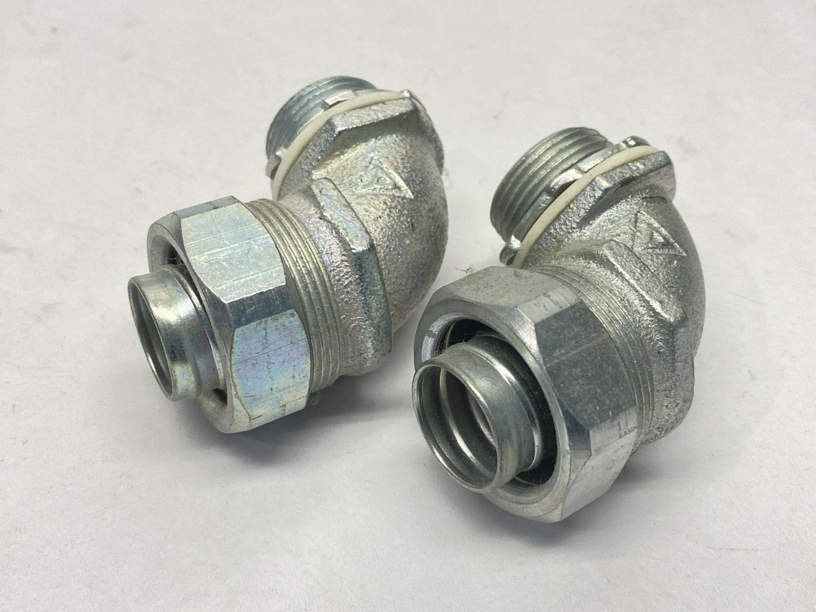ST9075 | Appleton Liquidtight Connector 90 Degree 3/4" LOT OF 2 - New – Open box - Maverick Industrial Sales