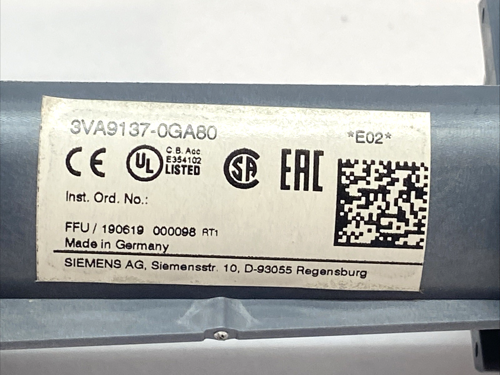 Siemens 3VA5110-1BB31-0AA0 Circuit Breaker w/ 3VA9137-0FK31 Operator NO HANDLE - Maverick Industrial Sales
