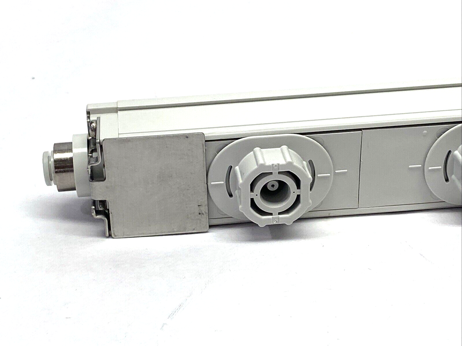 SMC IZS40-640-06B Ionizer, Bar Type, 640mm, NPN - Maverick Industrial Sales