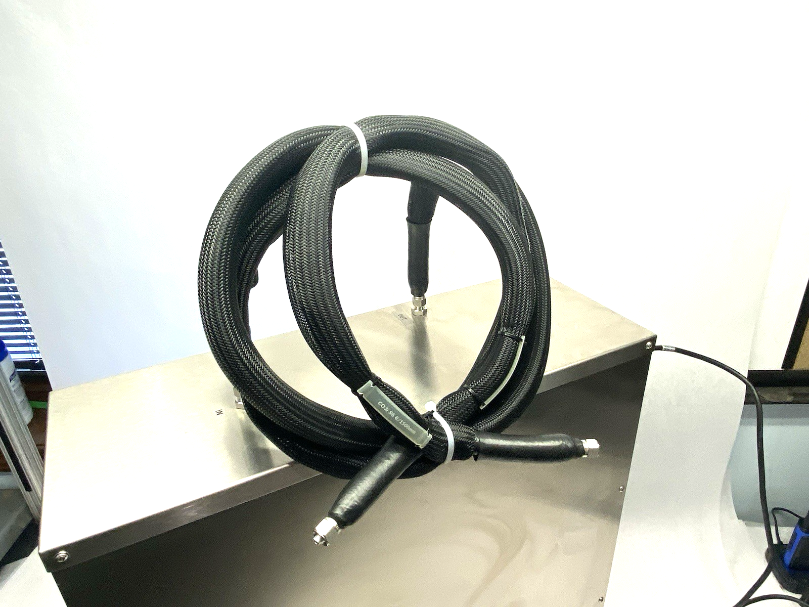 FRYKA CO2-Kühler Minikühler V200 0,140kg Capacity 110V/60Hz 6,0A - Maverick Industrial Sales