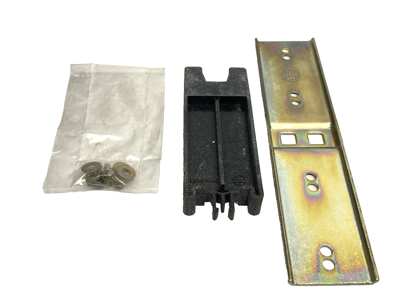 LA9D0902 | Telemecanique Mechanical Interlock Inversing Block Kit 3-Pole 9-32A - New – Open box - Maverick Industrial Sales
