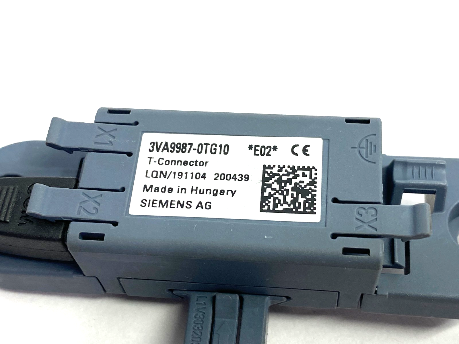 Siemens 3VA9987-0TG10 SENTRON T-Connector w/ 3VA-FS400 DIN Rail Connector - Maverick Industrial Sales