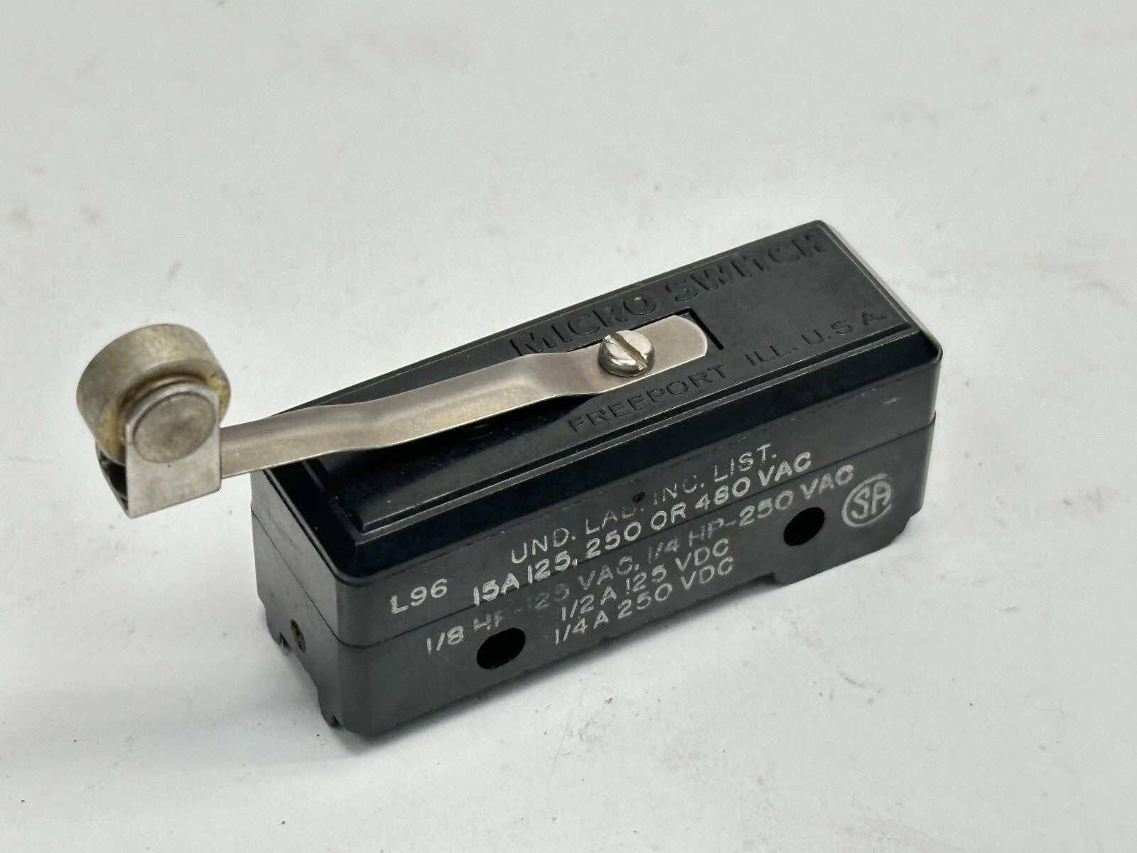 Micro Switch BZ-2RL2 Roller Limit Switch 15A 125/250/480VAC 8129 - Maverick Industrial Sales