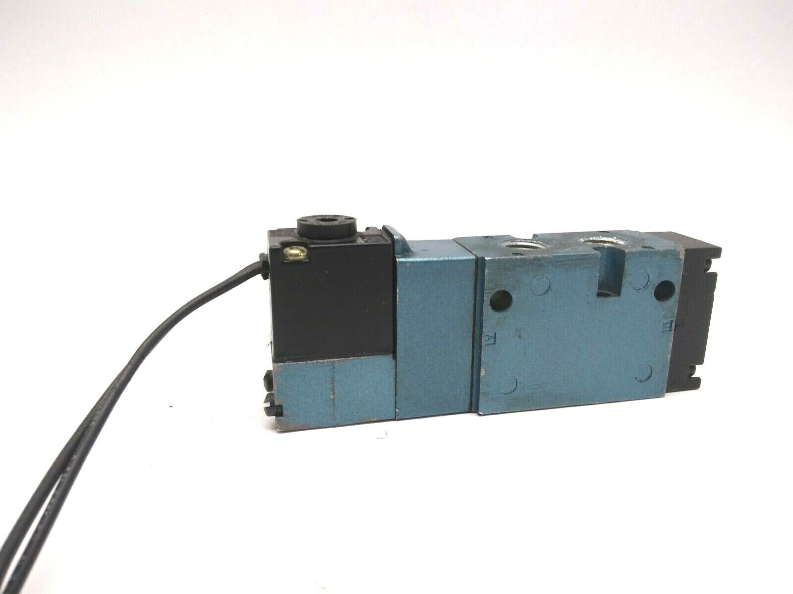 MAC Valves 811C-PM-611BA-152 Solenoid Valve with PME-611BAAA 24VDC Coil - Maverick Industrial Sales