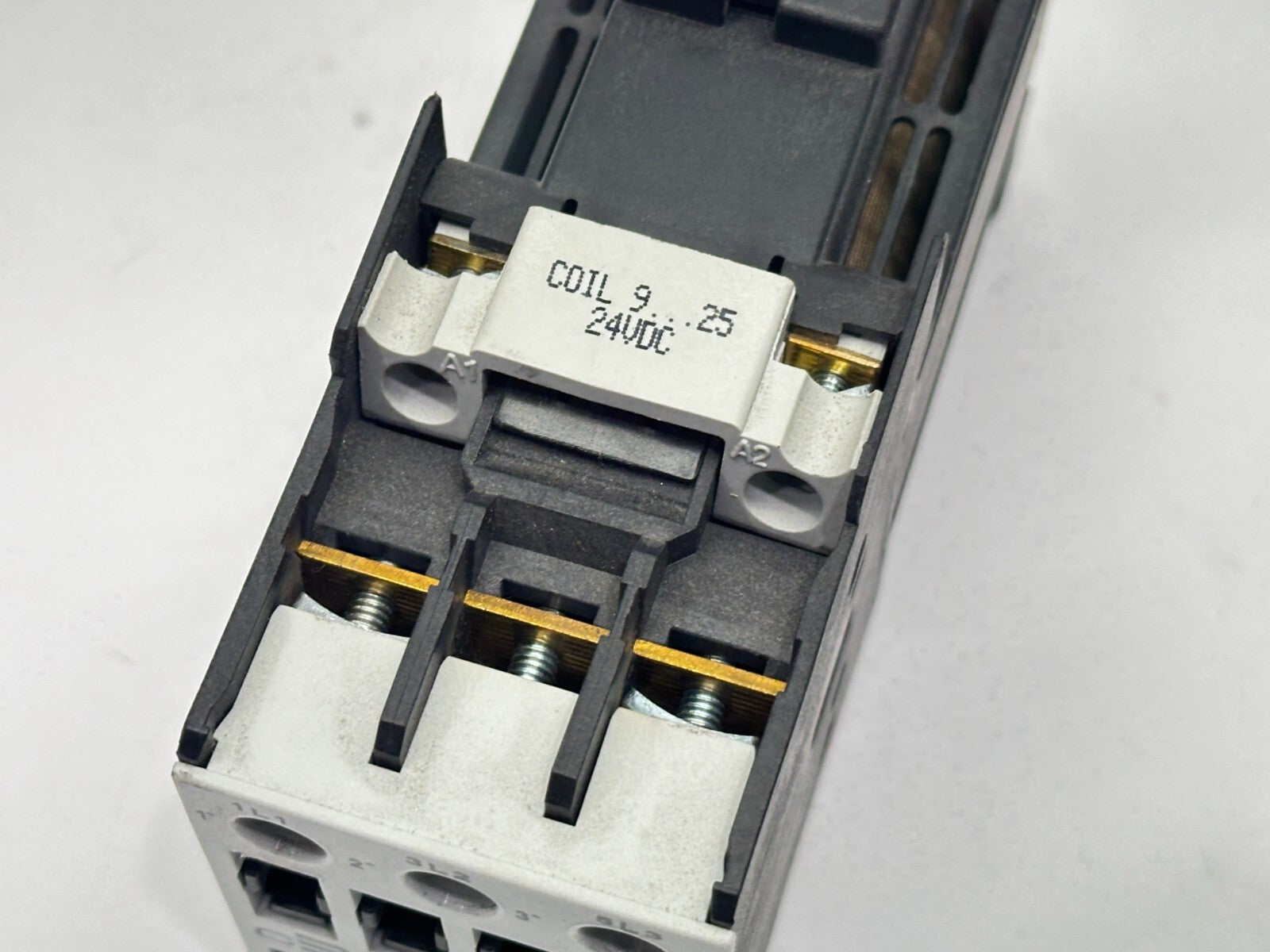 C3 Controls 300-S25N30ZC01 Contactor 32A 600V 24VDC Coil - Maverick Industrial Sales