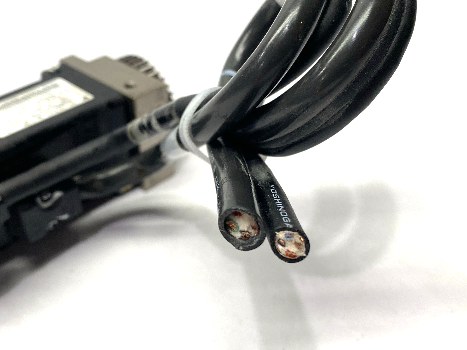 Yaskawa SGMAS-01A2A-FJ12 Servo Motor 200V 100W - Maverick Industrial Sales