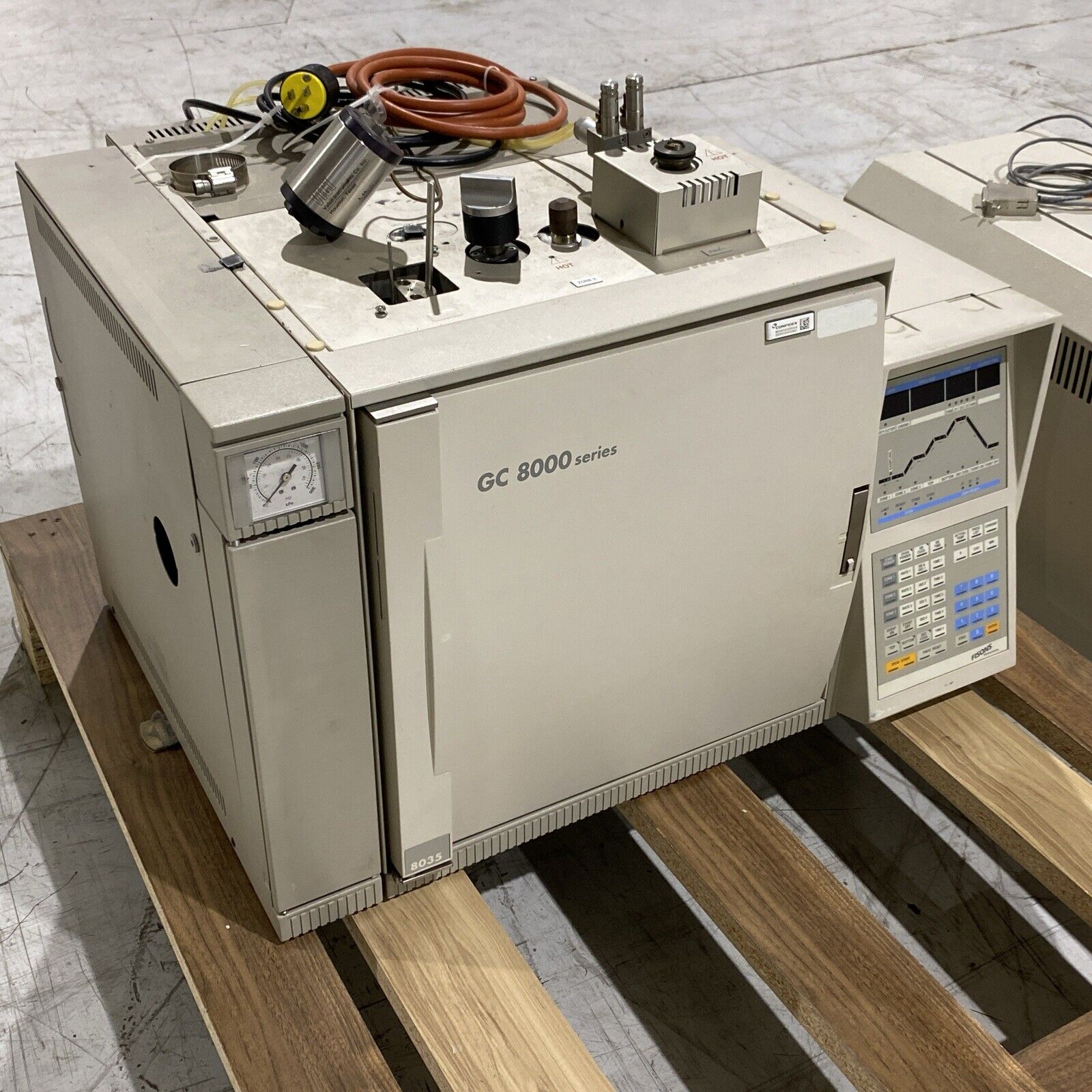 Fisons Gas Chromatograph Model GC8000 series 8035 with MD800 FOR PARTS - Maverick Industrial Sales