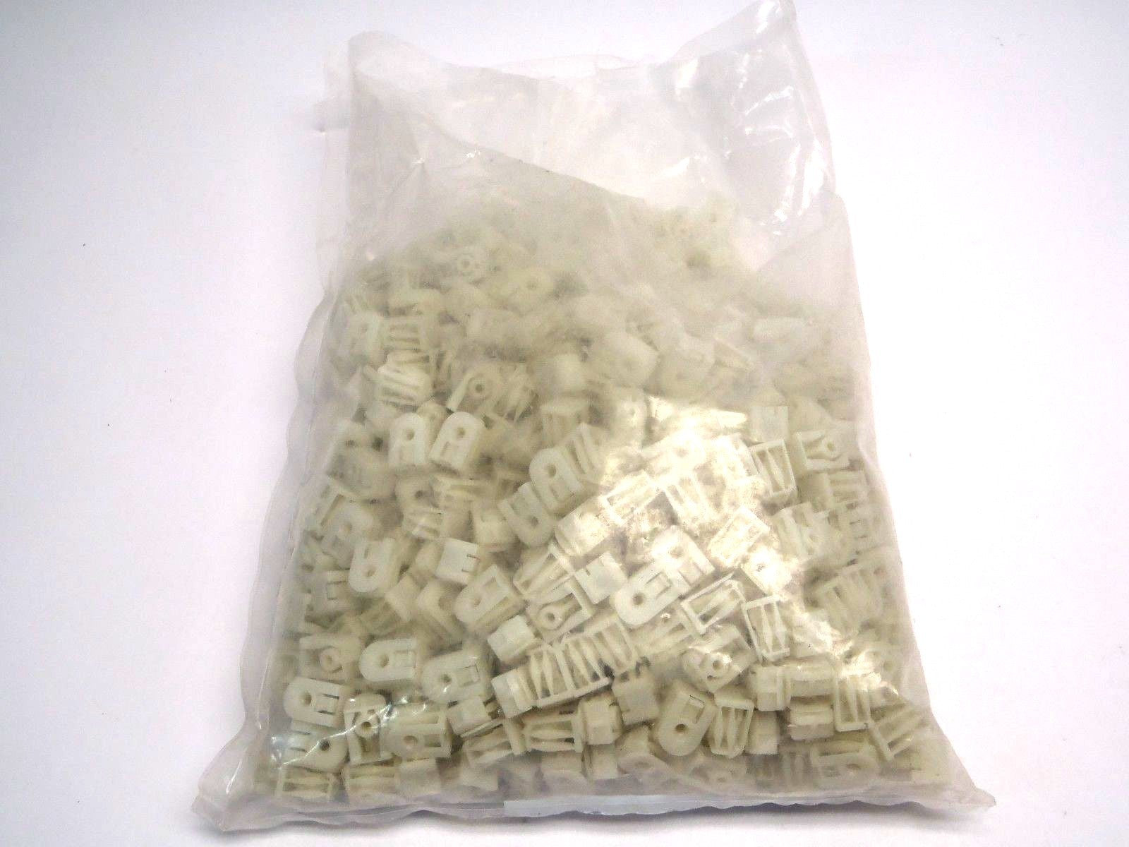 Lot of (300) White Clip Style Cable Tie Mount Vario Clip 1/2" x 1" - Maverick Industrial Sales