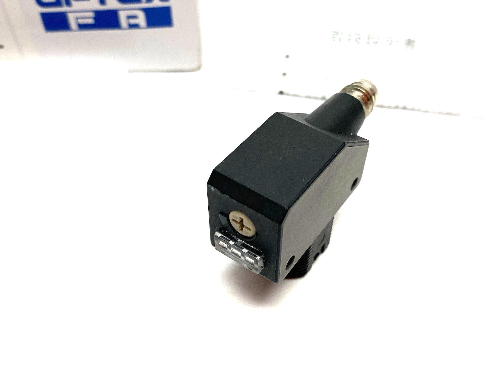 BGS-Y8CN | Optex Photoelectric Sensor, IP67 Waterproof, 30-200mm Sense Distance - New – Open box - Maverick Industrial Sales