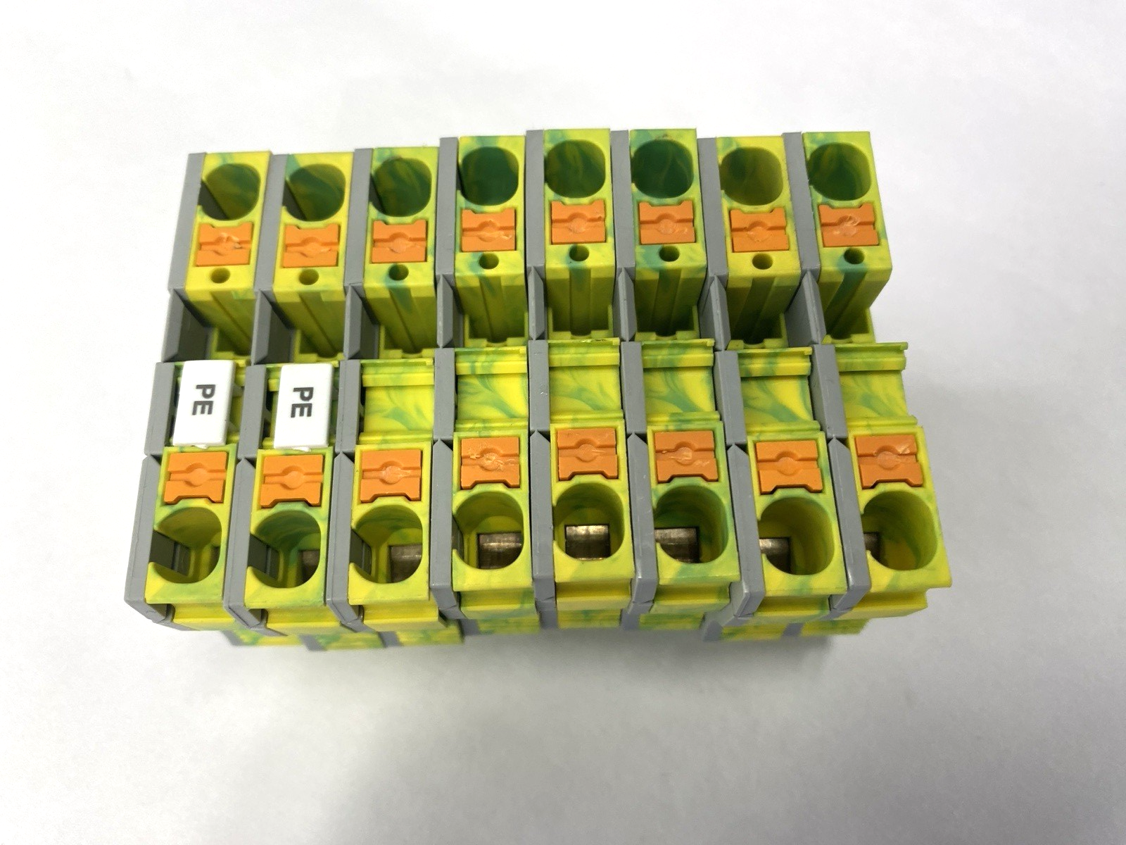 PT 6-PE | Phoenix Contact Protective Conductor Terminal Block 3211822 LOT OF 8 - Used - Maverick Industrial Sales