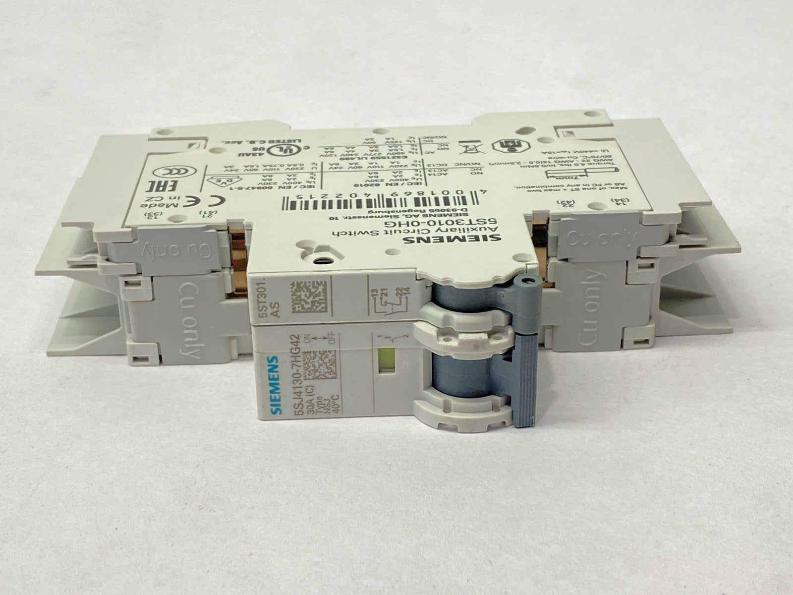 Siemens 5SJ4130-7HG42 Circuit Breaker 30A 277V/400VAC w/ 5ST3010-0HG Switch - Maverick Industrial Sales