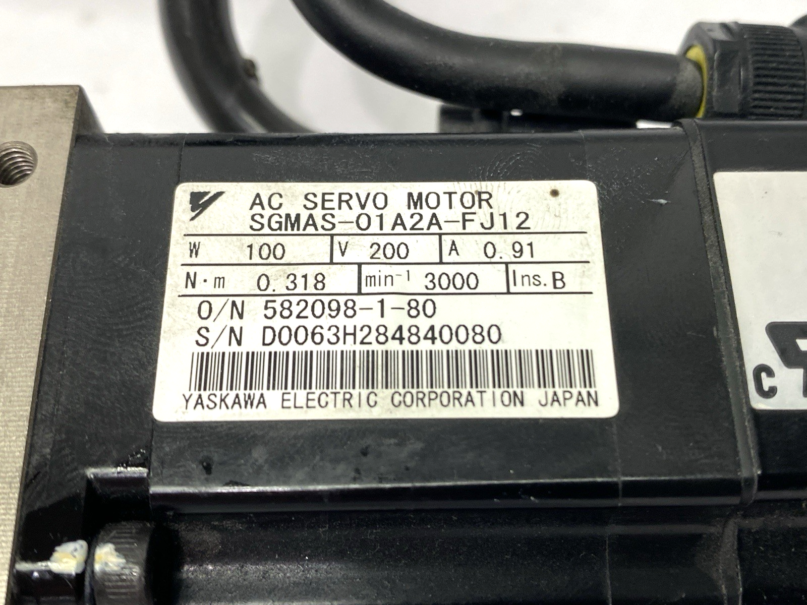 Yaskawa SGMAS-01A2A-FJ12 Servo Motor 200V 100W - Maverick Industrial Sales