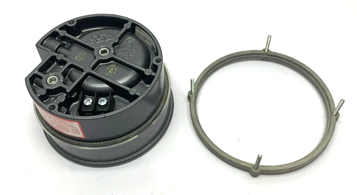Dwyer 605-3C Magnehelic Indicating Transmitter 0-3" Water Column - Maverick Industrial Sales