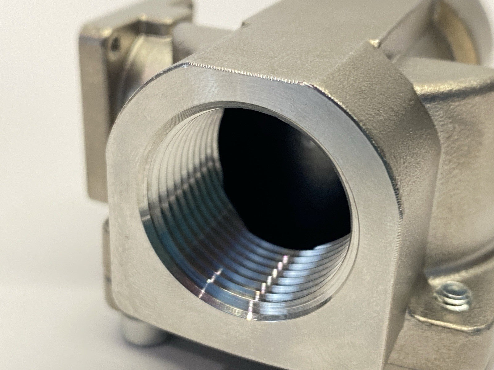 VXD255MJB | SMC Pilot Operated Pneumatic Solenoid Valve 2-Port - New – Open box - Maverick Industrial Sales