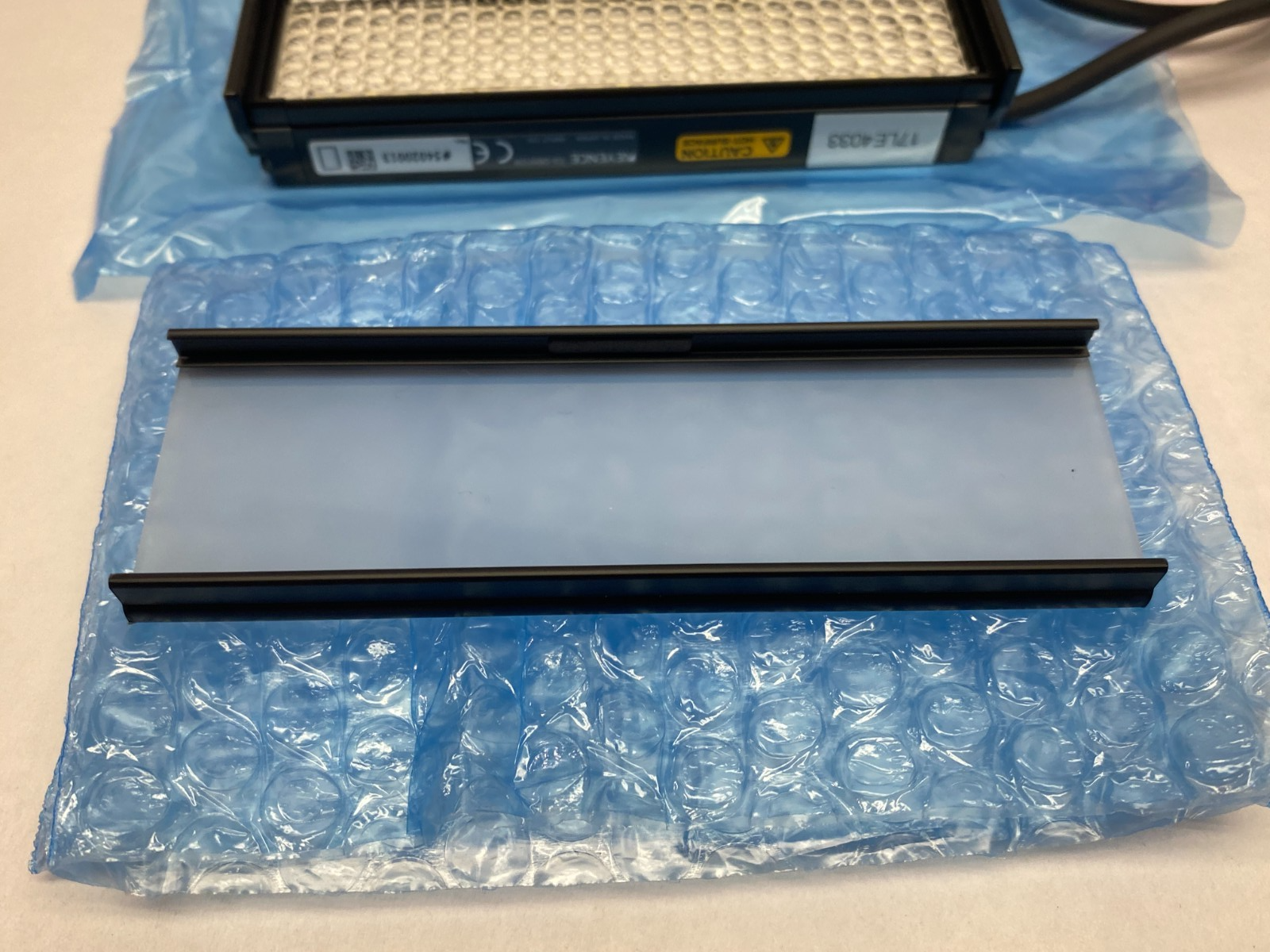 CA-DBW12W | Keyence White Bar Light 120mm w/ Diffusion Plate - New – Open Box - Maverick Industrial Sales