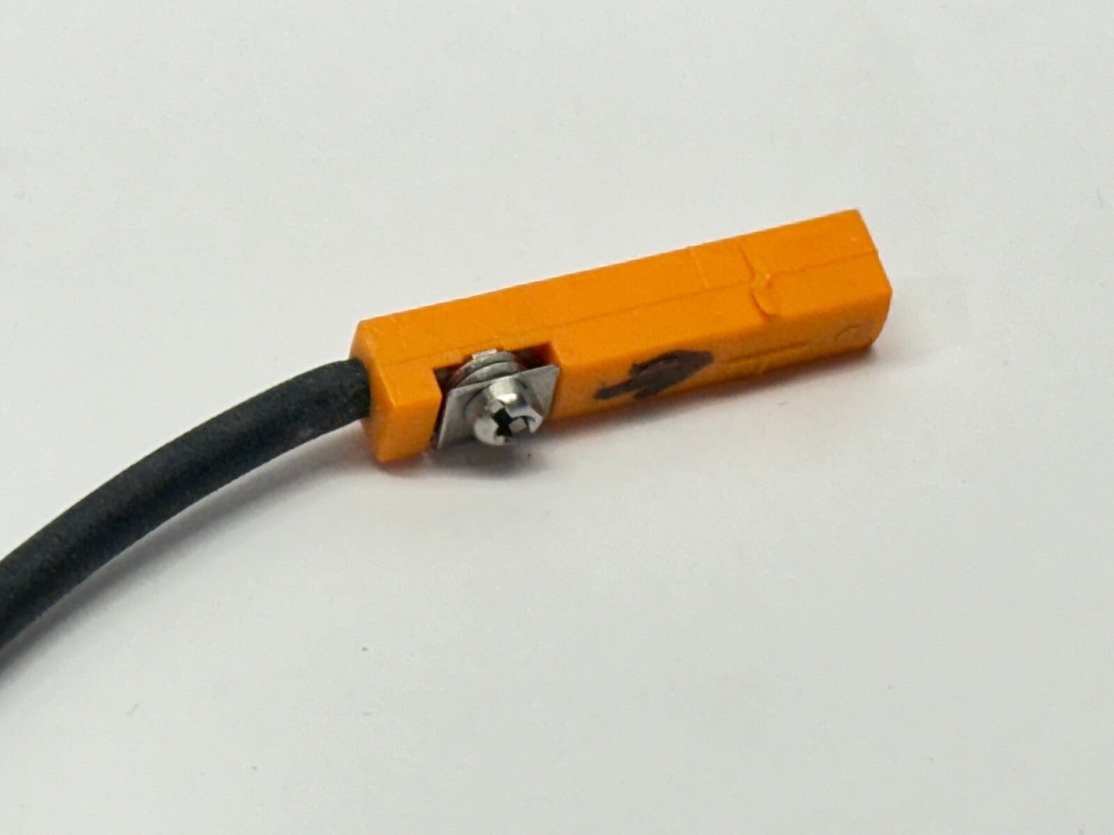MK5102, MKT3028BBPKG/G/0,3M/ZH/ASR | ifm MK5102 T-Slot Cylinder Sensor MKT3028BBPKG/G/0,3M/ZH/ASR - Used - Maverick Industrial Sales