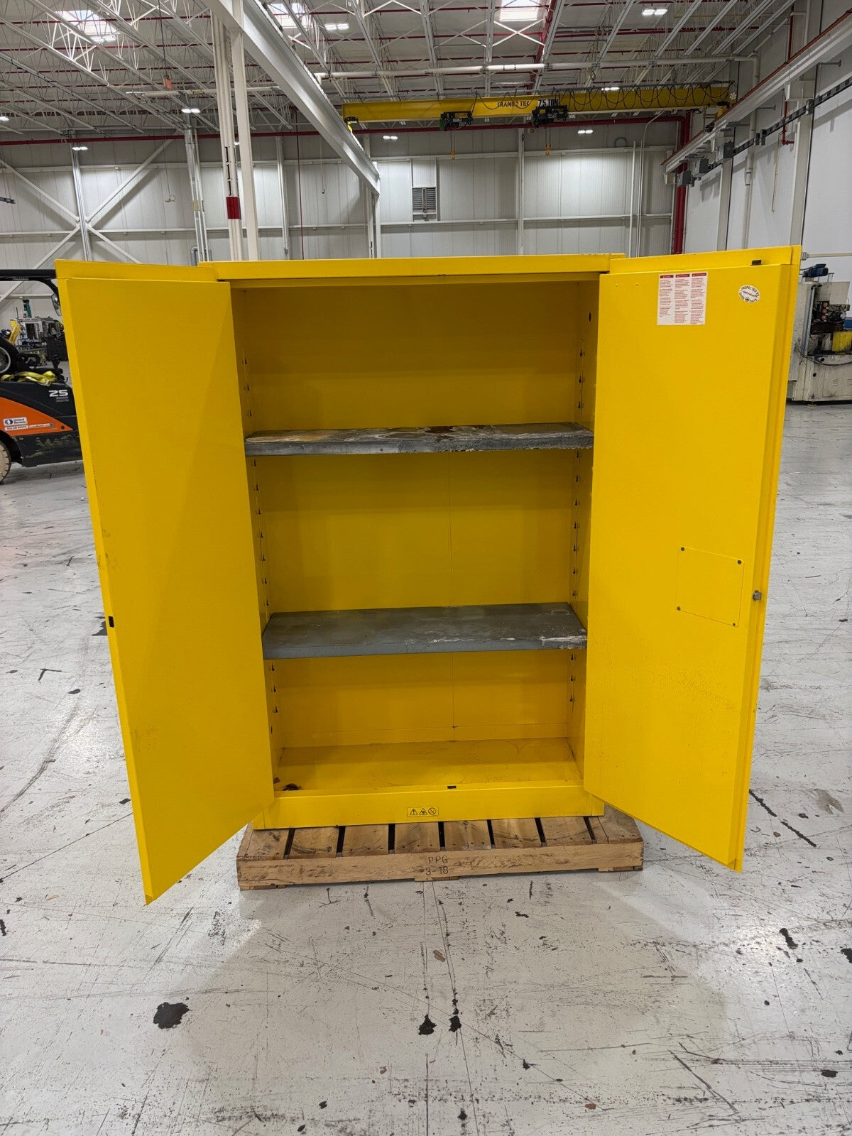 ULINE H-1564M-Y Flammable Liquid Storage Cabinet, 45 Gal. 170L Capacity, No Key - Maverick Industrial Sales
